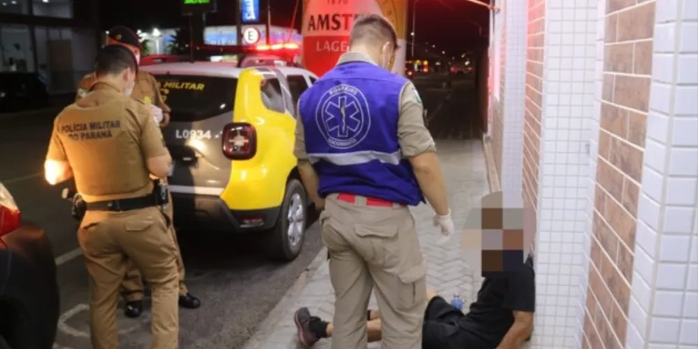 A vítima de 46 anos, estava em frente a um estabelecimento comercial com sintomas de embriaguez.
