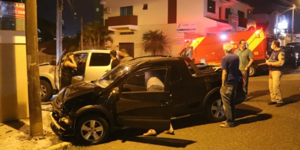 Uma equipe da Autarquia Municipal de Trânsito e Transporte (AMTT) esteve no local para sinalizar a via 