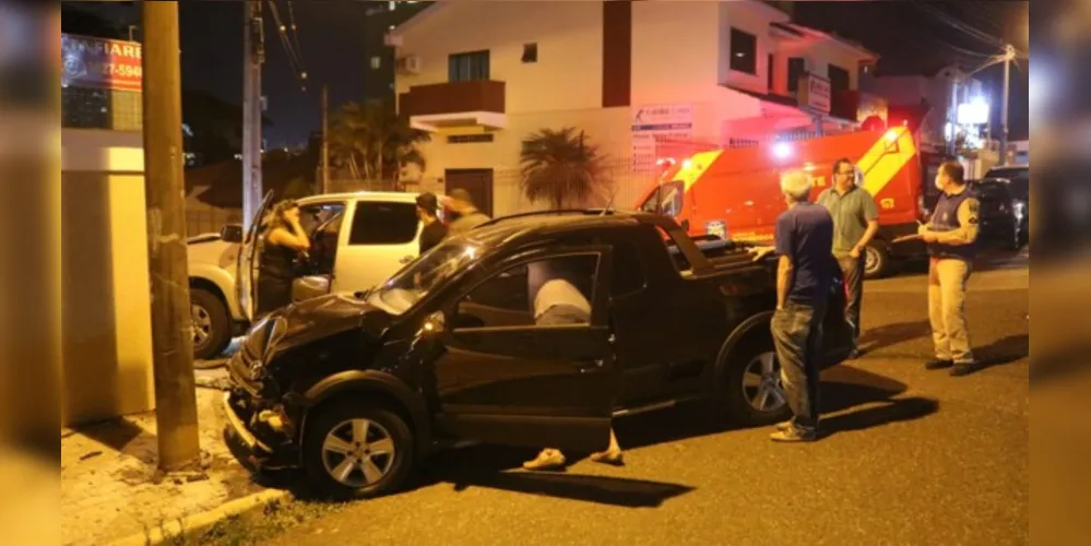 Uma equipe da Autarquia Municipal de Trânsito e Transporte (AMTT) esteve no local para sinalizar a via 