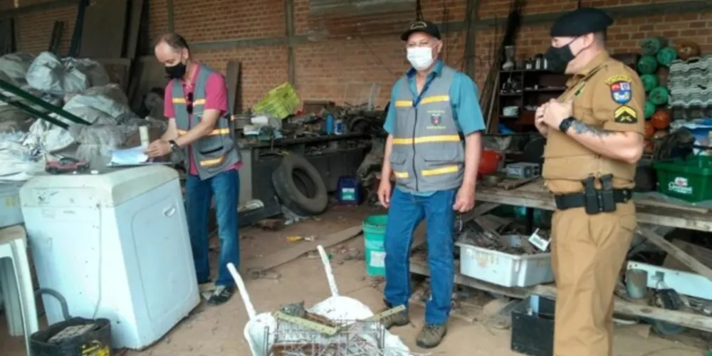 Ao todo, oito estabelecimentos foram verificados pelas autoridades nesta segunda-feira (13). Ação foi deflagrada na cidade de Castro
