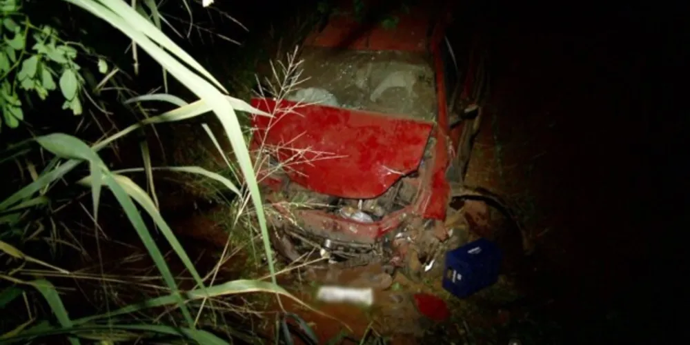 O marido dela havia saído para comprar remédios e demorou para voltar, detalhe que fez a mulher ficar preocupada e conferir o sinal; Homem se envolveu em acidente de carro