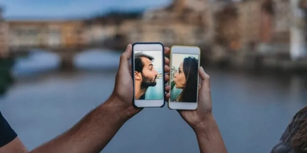 Uma pesquisa do aplicativo Happn apontou que em 2022, a maioria dos brasileiros deseja aproveitar tudo que a vida de solteiro tem a oferecer