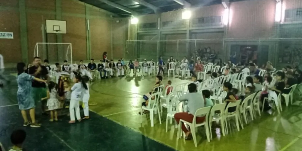 Iniciativa realizada no último fim de semana ofereceu pizza e refrigerante para jovens que moram na região do Santa Marta