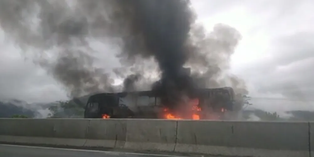 Incidente provocou a interdição do Km 41 da BR-277 sentido Curitiba, na tarde de sábado (18)
