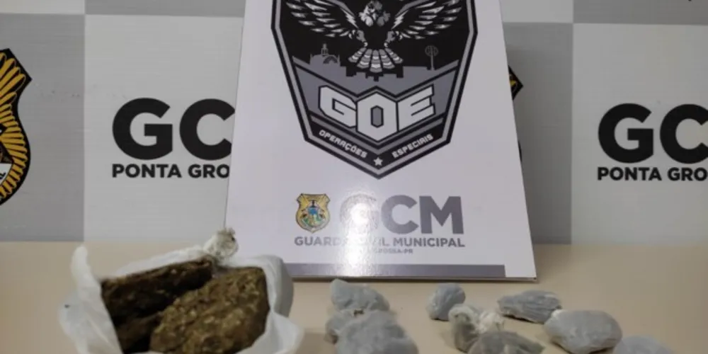 A droga foi entregue na Delegacia da Policia Civil para as providências cabíveis. 