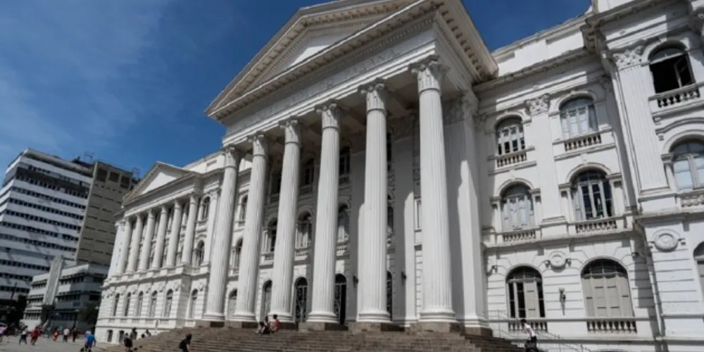 O pagamento deveriam ter sido realizados 45 dias após a aplicação das provas, que ocorreram no dia 03 de outubro