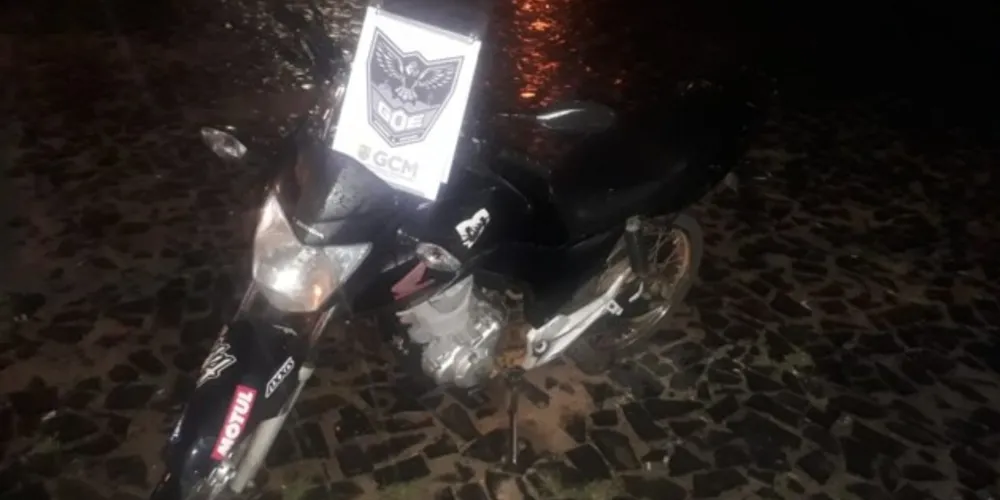 A motocicleta foi apreendida e encaminhada ao pátio