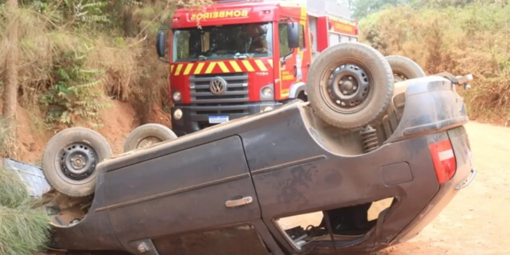 Imagem ilustrativa da imagem Carro capota na estrada da Bocaina e fere condutora