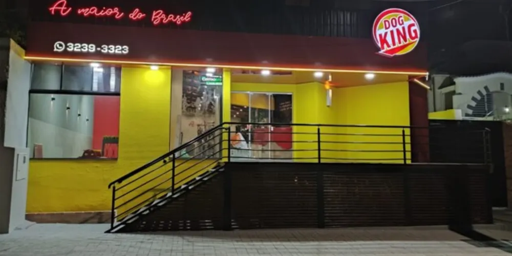O Dog King tem a proposta de trazer opções de cachorro-quente e hambúrguer prensado