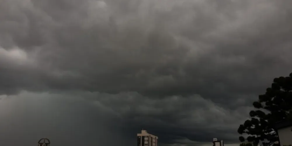 Imagem ilustrativa da imagem Forte calor aumenta o risco de temporais em PG