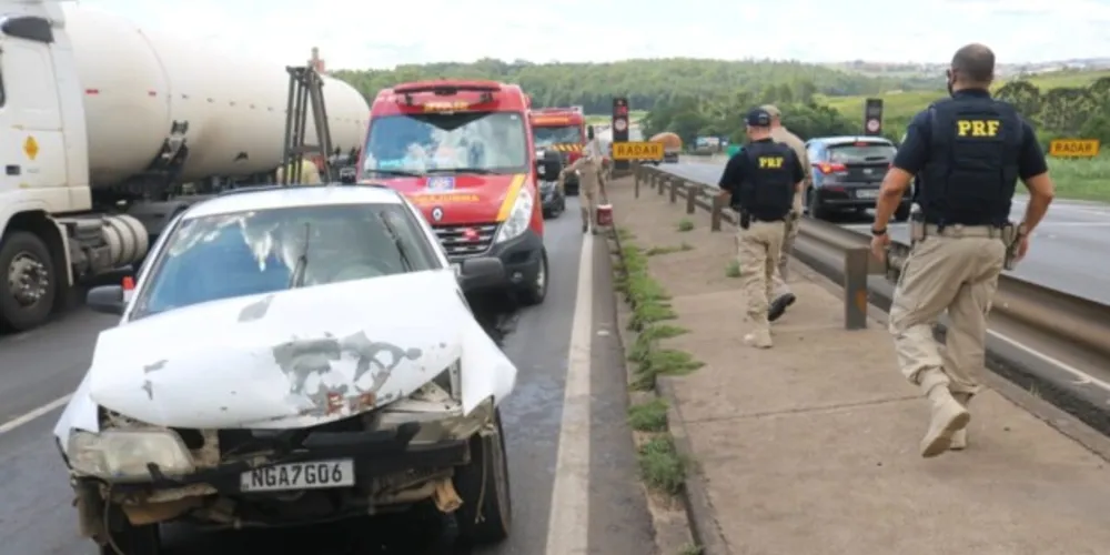 Acidente foi registrado na BR-376 durante a tarde desta quarta-feira (19)