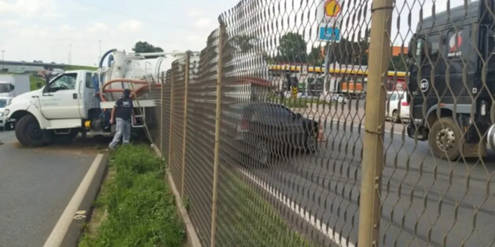 Imagem ilustrativa da imagem Acidente com caminhão deixa BR-376 congestionada em PG