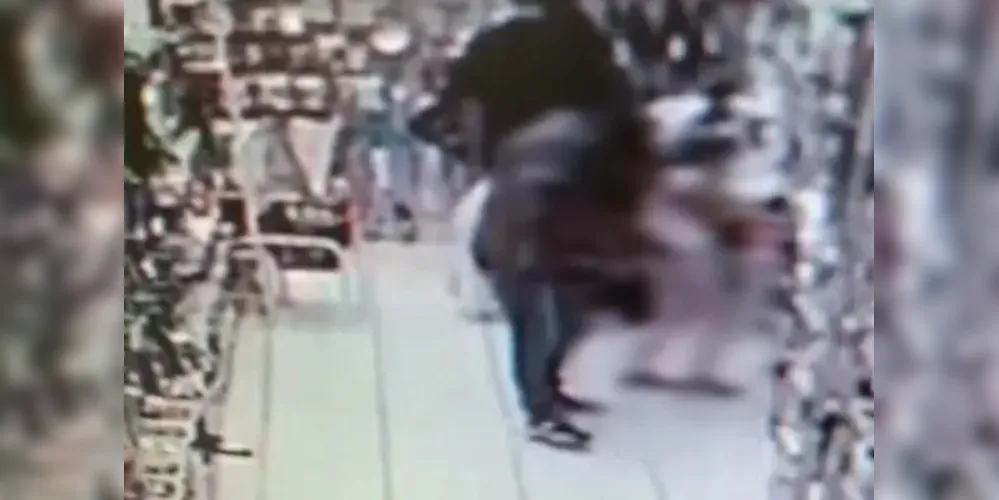 Investigações levantam a hipótese do homem ter ido até à cidade para praticar o crime.