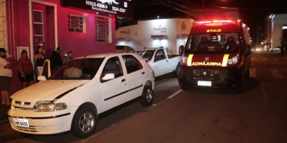 A condutora do Fiat Pálio seguia pela rua Visconde de Nácar sentido centro-bairro quando acabou sofrendo um mal súbito
