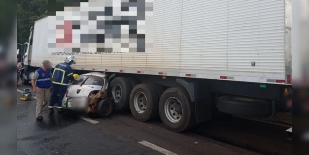 A vítima perdeu o controle do carro e morreu ainda no local.