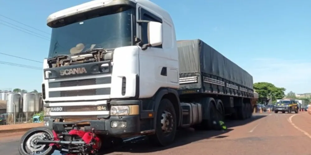 A vítima, que tem 21 anos, teria se desequilibrado após bater na traseira de um carro.