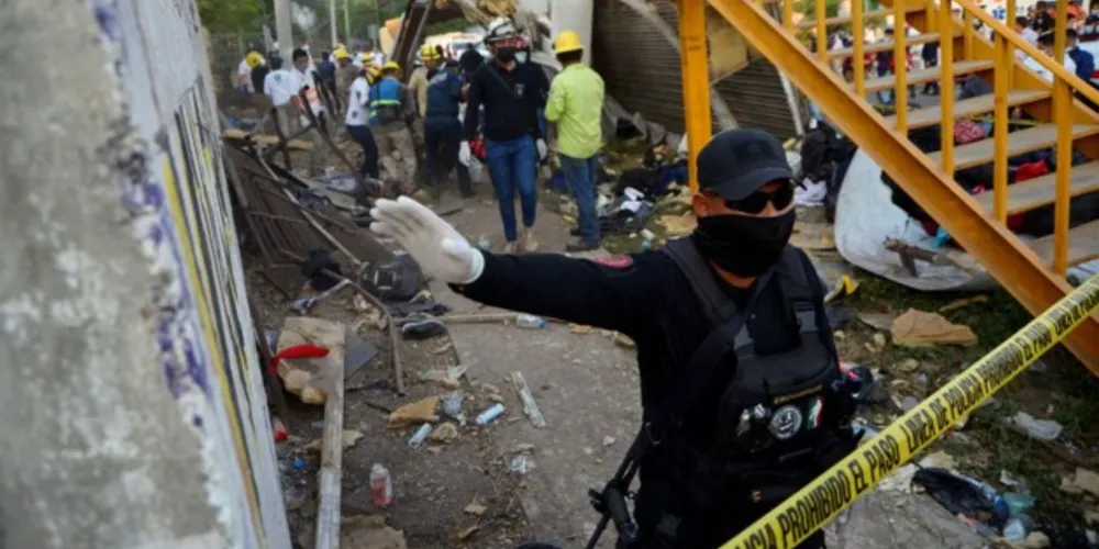 Pelo menos 53 migrantes morreram e 59 ficaram feridos em acidente com um caminhão de mercadorias no sul do México, nessa quinta-feira (9).