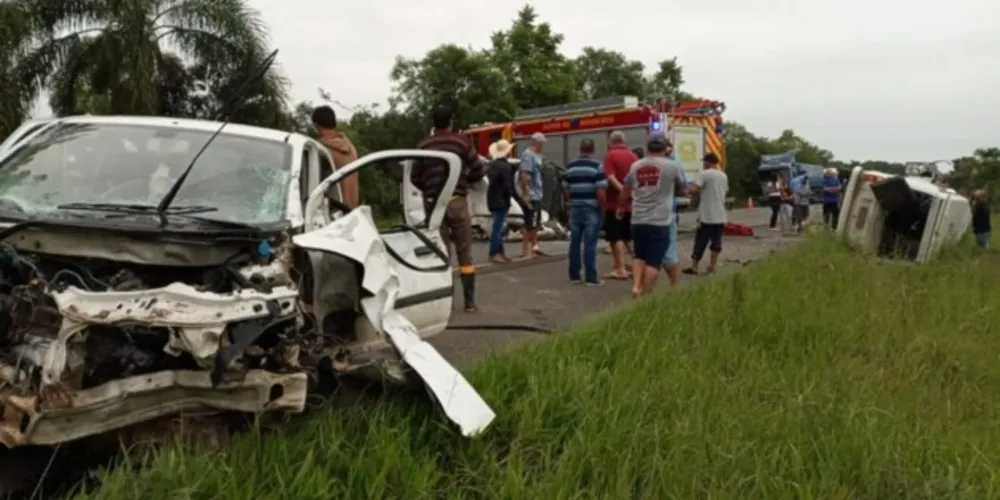 De acordo com as informações do Corpo de Bombeiros, diversas vítimas ficaram presas às ferragens.