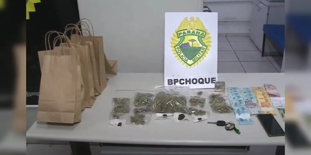 No inicio o advogado se apresentou como motorista de aplicativo, porém o cheiro forte no interior do veículo chamaram atenção dos policiais.