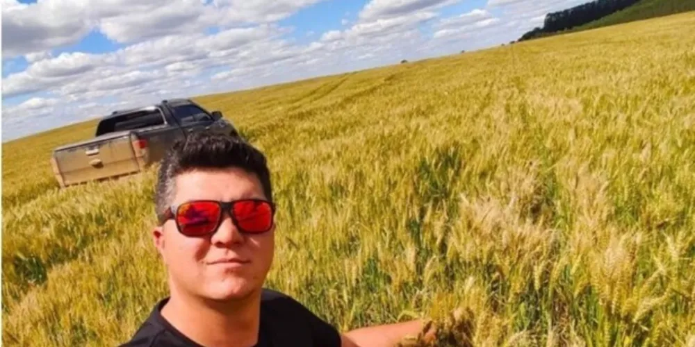 Dhyonatan Amorim planta as principais culturas de inverno e verão e demonstra paixão por trabalhar com a agricultura.