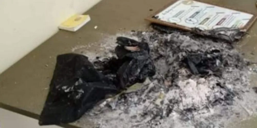 Invasores atearam fogo no Alcorão