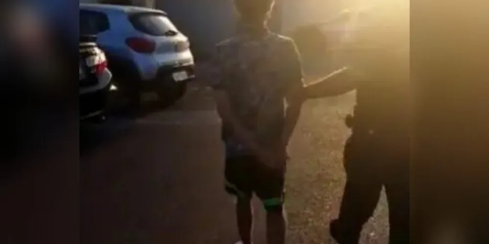 O suspeito teria dito à vítima que a seringa que portava estava com sangue e que ele seria portador do vírus HIV.