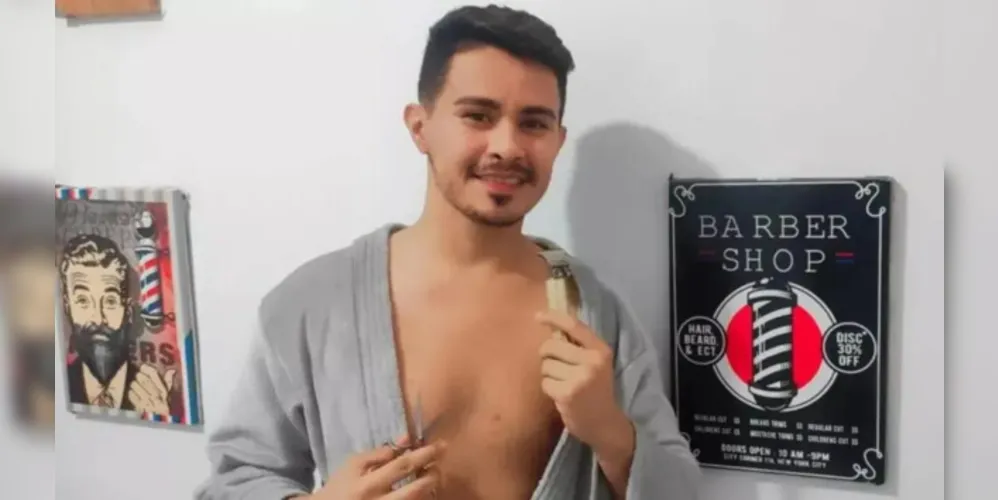 Rodney Araújo, de 28 anos, proprietário da barbearia.