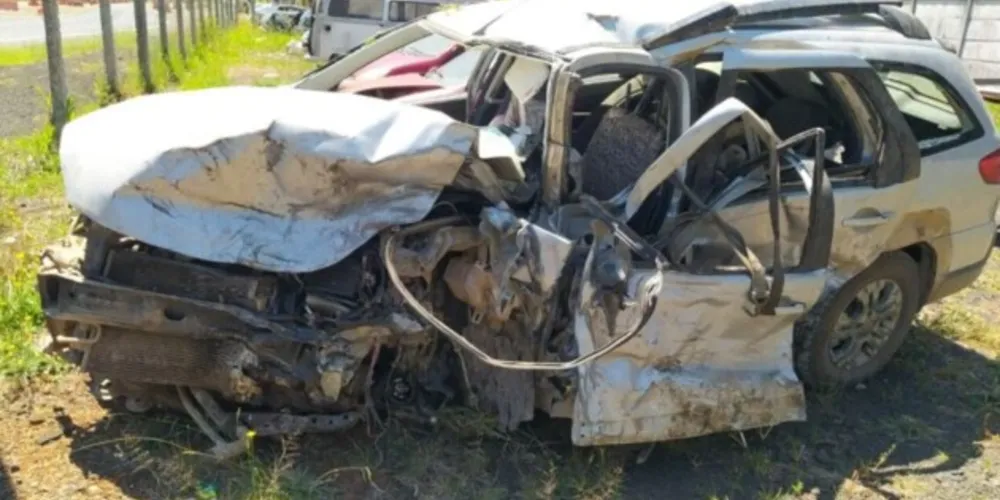 Os dois carros envolvidos na ocorrência foram recolhidos ao pátio da PRF