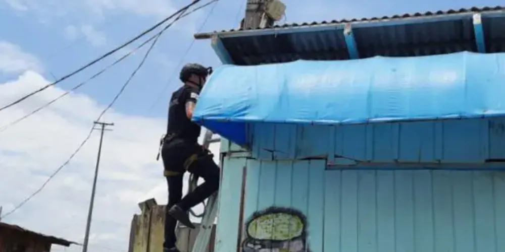 Os policiais civis da DHPP localizaram 8 câmeras Full HD no Alto Boqueirão