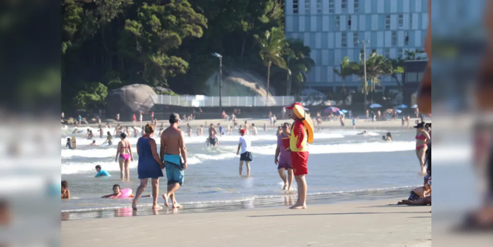 Desde o início do Verão Paraná, o Corpo de Bombeiros já fez 126 salvamentos no mar.