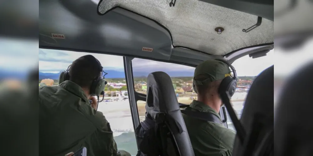 Força-tarefa reforça atendimento no litoral com voos noturnos e avião para remoções aeromédicas.
