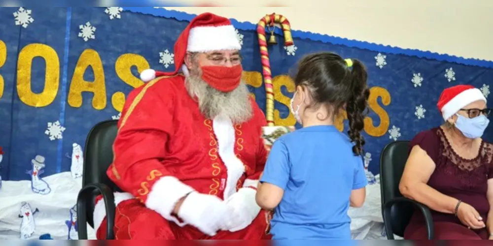 O CMEI Paulo Cunha Nascimento foi escolhido pelo Sesc para ser o local da primeira entrega dos brinquedos de Natal neste ano