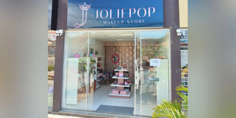 As melhores marcas de makes, como Bruna Tavares, Mari Maria, Catherine Hill, Boca Rosa entre outros você encontra na loja