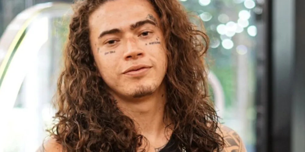 Em biografia, humorista revela que pensou em se internar e detalha o doloroso término com a cantora Luísa Sonza