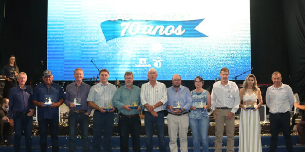 Homenagens marcaram a noite de comemoração