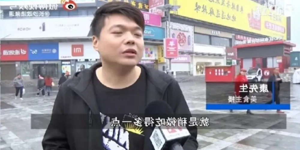 Entrevistado em reportagem, o dono afirmou perder "centenas de yuans" a cada visita do rapaz