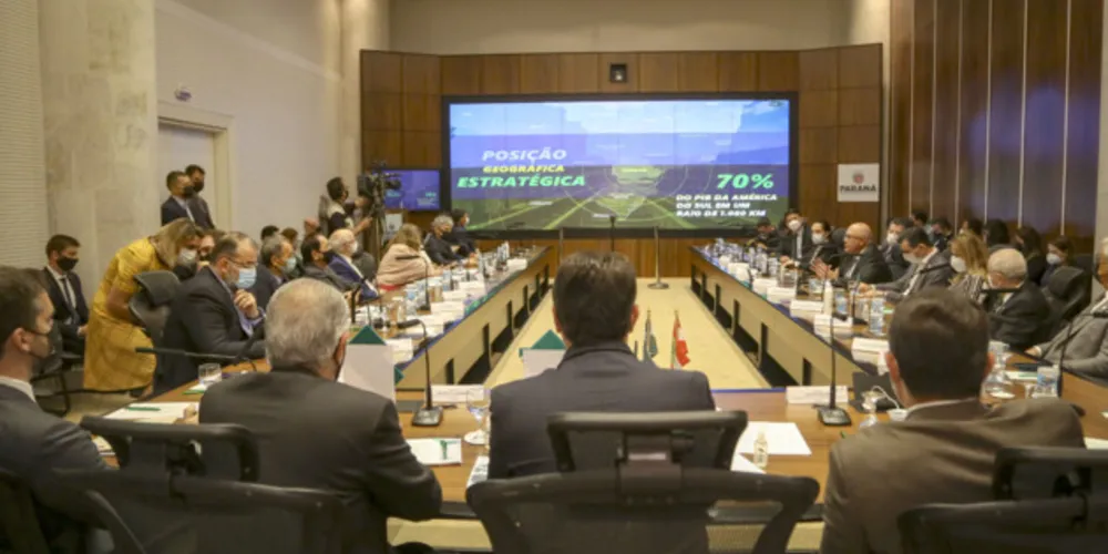 O projeto da futura ferrovia foi apresentado nesta terça-feira (30) aos governadores dos estados que compõem o Codesul