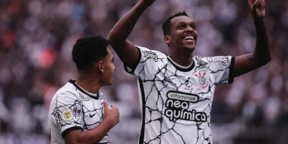 Na volta do intervalo, o Timão seguiu mais ofensivo e abriu o placar logo no primeiro minuto