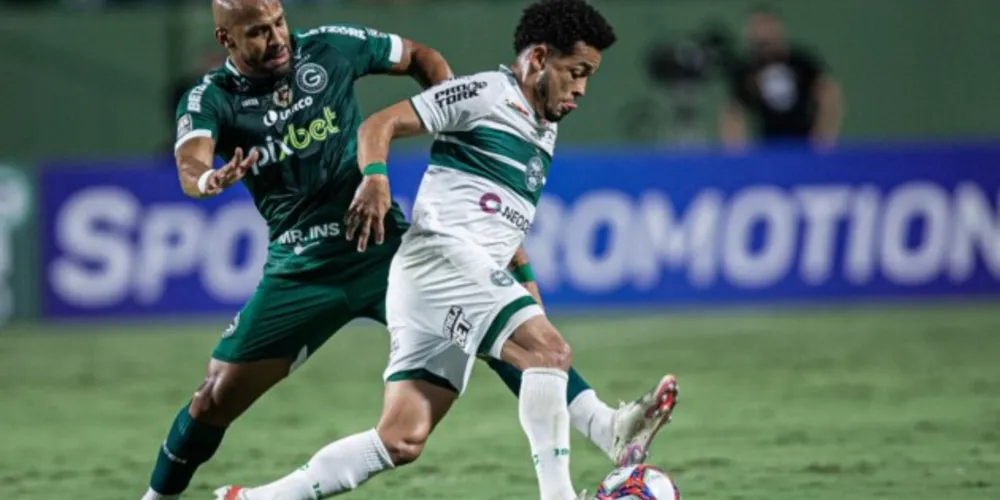 No estádio Hailé Pinheiro, em Goiânia, o Goiás bateu o Coritiba por 2 a 1