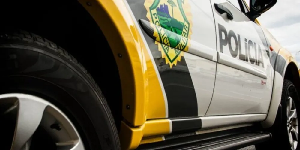 Homem ferido era convidado da festa e mulher é esposa do churrasqueiro, autor das facadas.