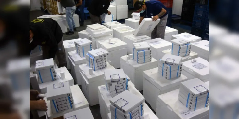 Imagem ilustrativa da imagem PR recebe 376 mil doses para reforço contra covid