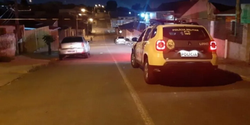 Suspeitos estavam escondidos no local.