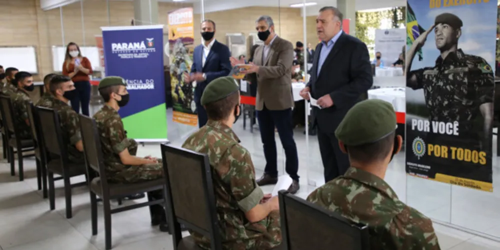 Parceria entre Secretaria de Justiça, Família e Trabalho e Exército encaminha 460 ex-militares para vagas de emprego.