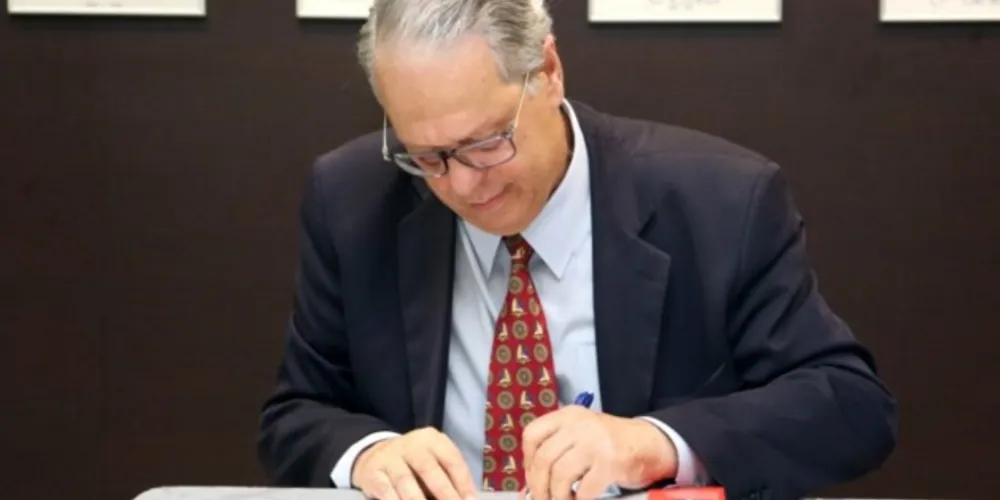 Ernani Buchmann profere palestra na
primeira reunião presencial da ALCG
