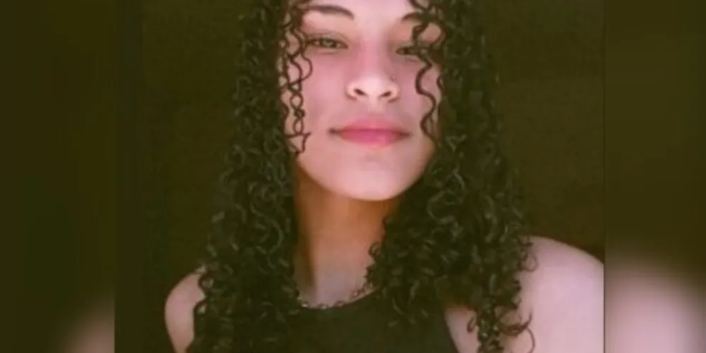 A estudante Samela Rubi Cruz Magalhães, de 17 anos, foi encontrada morta em sua residência com sinais de enforcamento, em Palmeira.