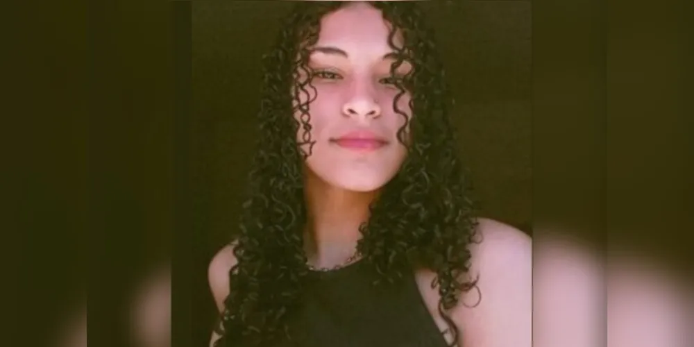 A estudante Samela Rubi Cruz Magalhães, de 17 anos, foi encontrada morta em sua residência com sinais de enforcamento, em Palmeira.