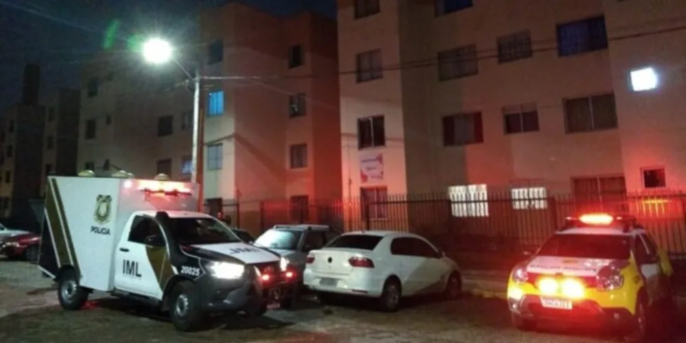 Dois homens e uma mulher foram executados e a vítima que fugiu está em estado grave.