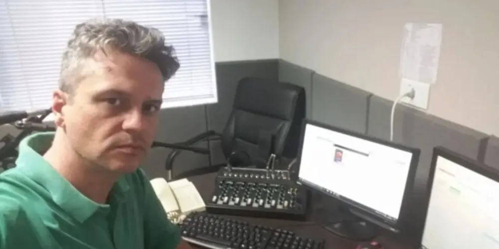 Fábio era repórter da rádio CBN Curitiba há 16 anos. É filho do jornalista Ernani Buchmann e casado com a também jornalista Simone Giacometti.