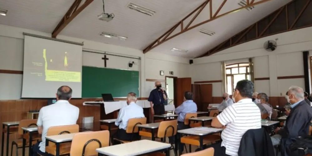 Dom Sergio participa todos os anos da formação.