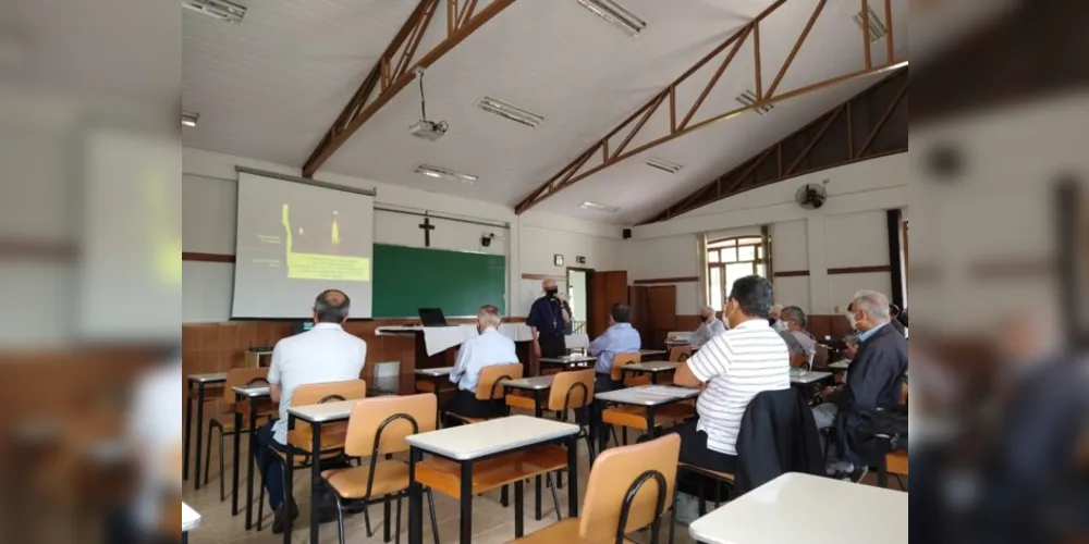 Dom Sergio participa todos os anos da formação.